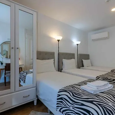 Bairro Alto Palace Special For Groups Up To 24 Guests Апартаменты Лиссабон