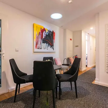 Bairro Alto Palace Special For Groups Up To 24 Guests Апартаменты Лиссабон