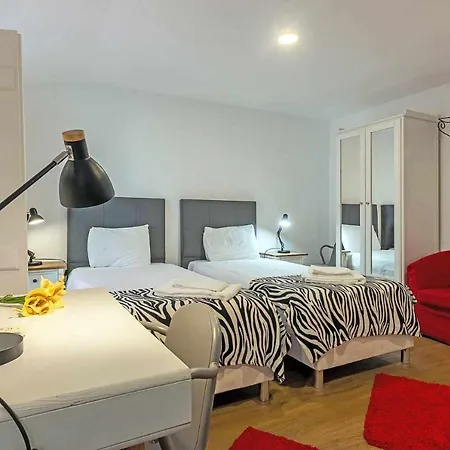 Bairro Alto Palace Special For Groups Up To 24 Guests Апартаменты Лиссабон