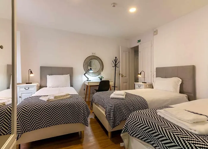 شقة Bairro Alto Palace Special For Groups Up To 24 Guests Lisboa